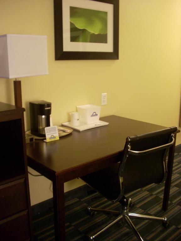 Days Inn & Suites By Wyndham Ozone Park/Jfk Airport New York Eksteriør billede