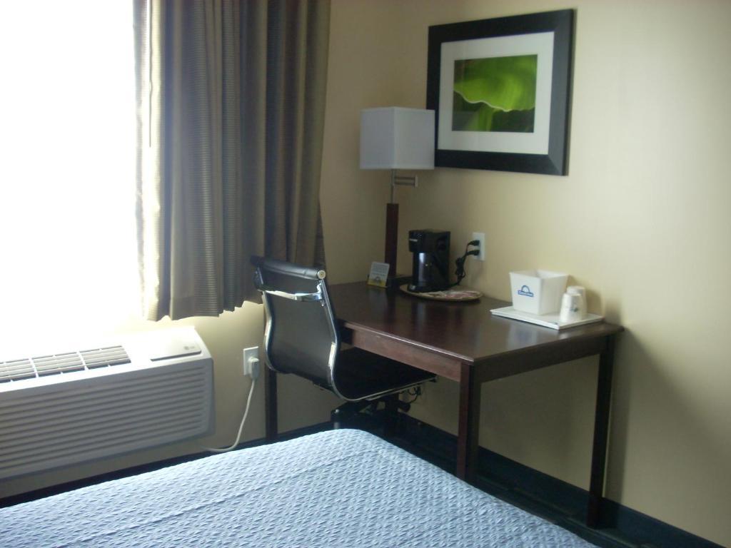 Days Inn & Suites By Wyndham Ozone Park/Jfk Airport New York Eksteriør billede