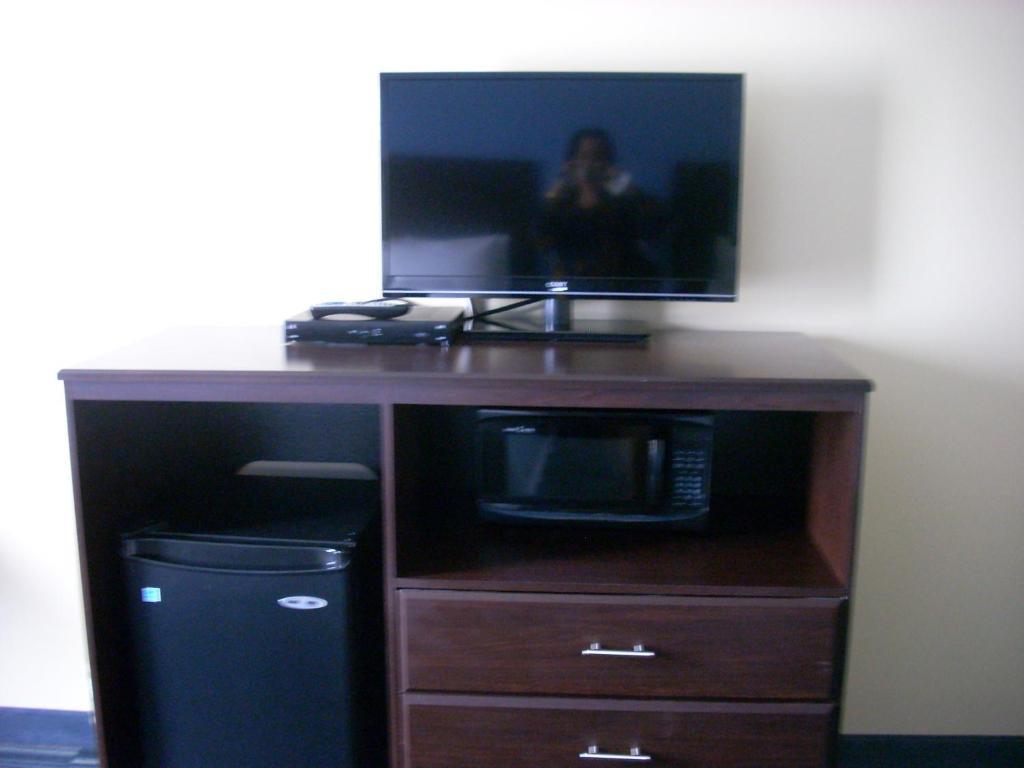 Days Inn & Suites By Wyndham Ozone Park/Jfk Airport New York Eksteriør billede