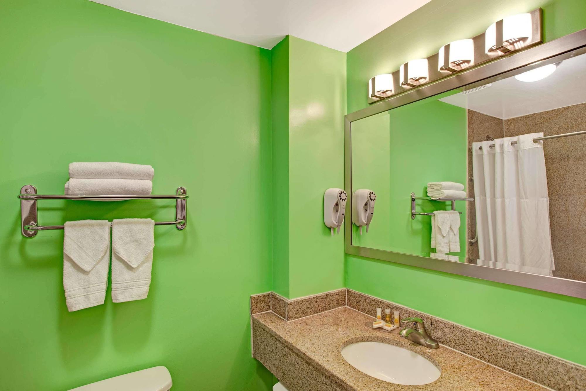 Days Inn & Suites By Wyndham Ozone Park/Jfk Airport New York Eksteriør billede