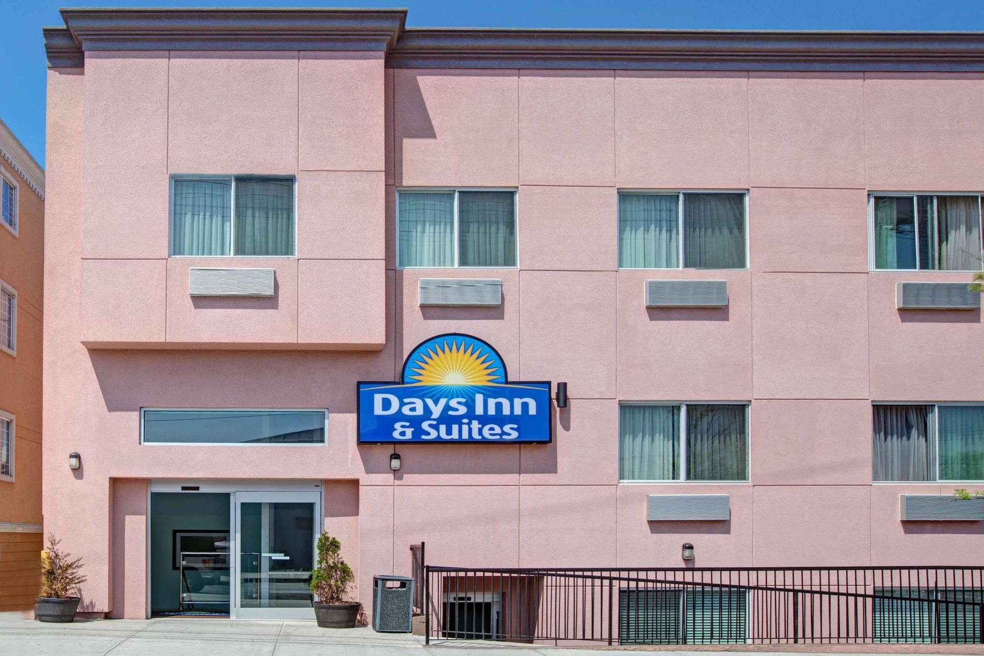Days Inn & Suites By Wyndham Ozone Park/Jfk Airport New York Eksteriør billede