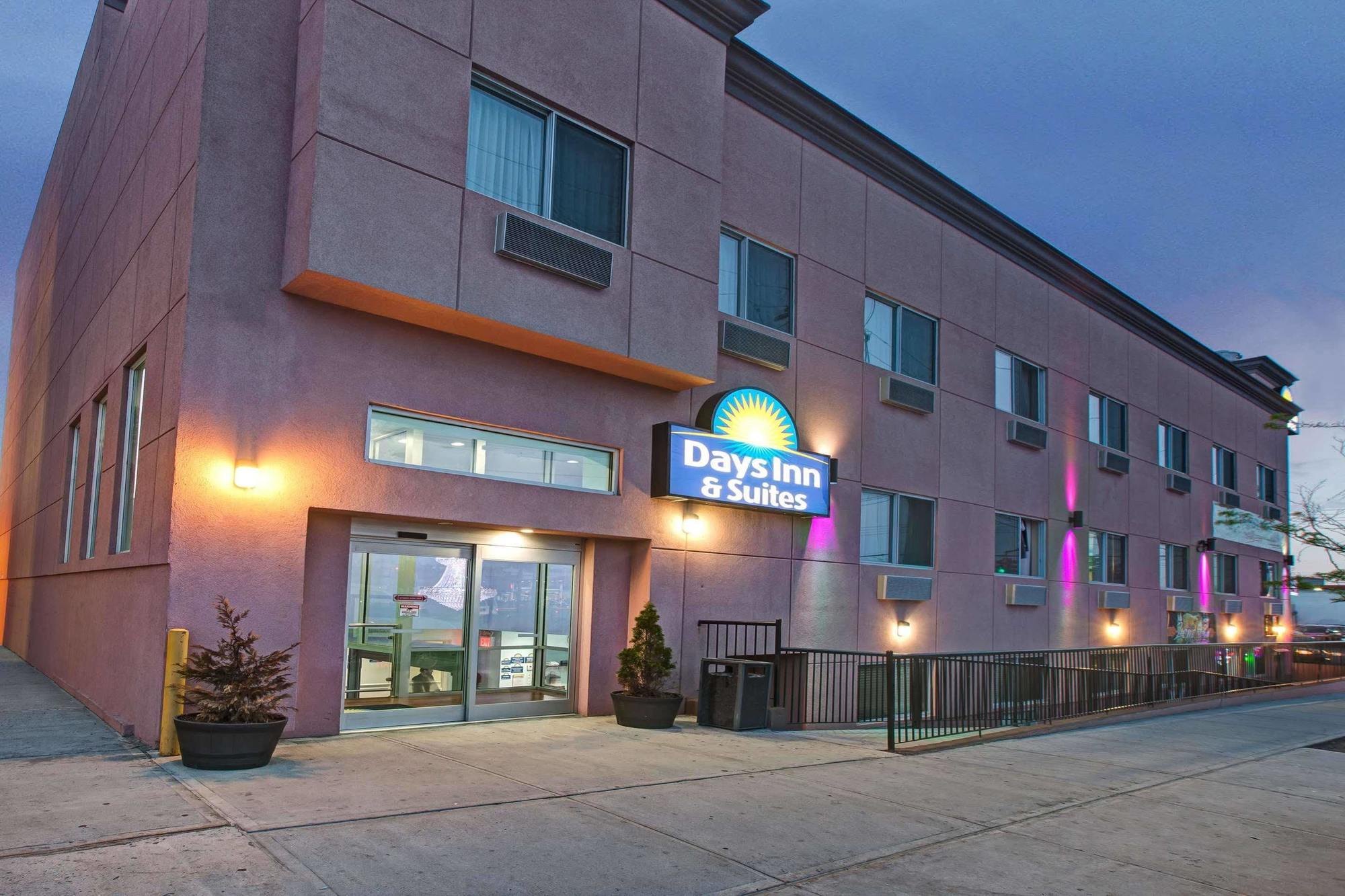Days Inn & Suites By Wyndham Ozone Park/Jfk Airport New York Eksteriør billede