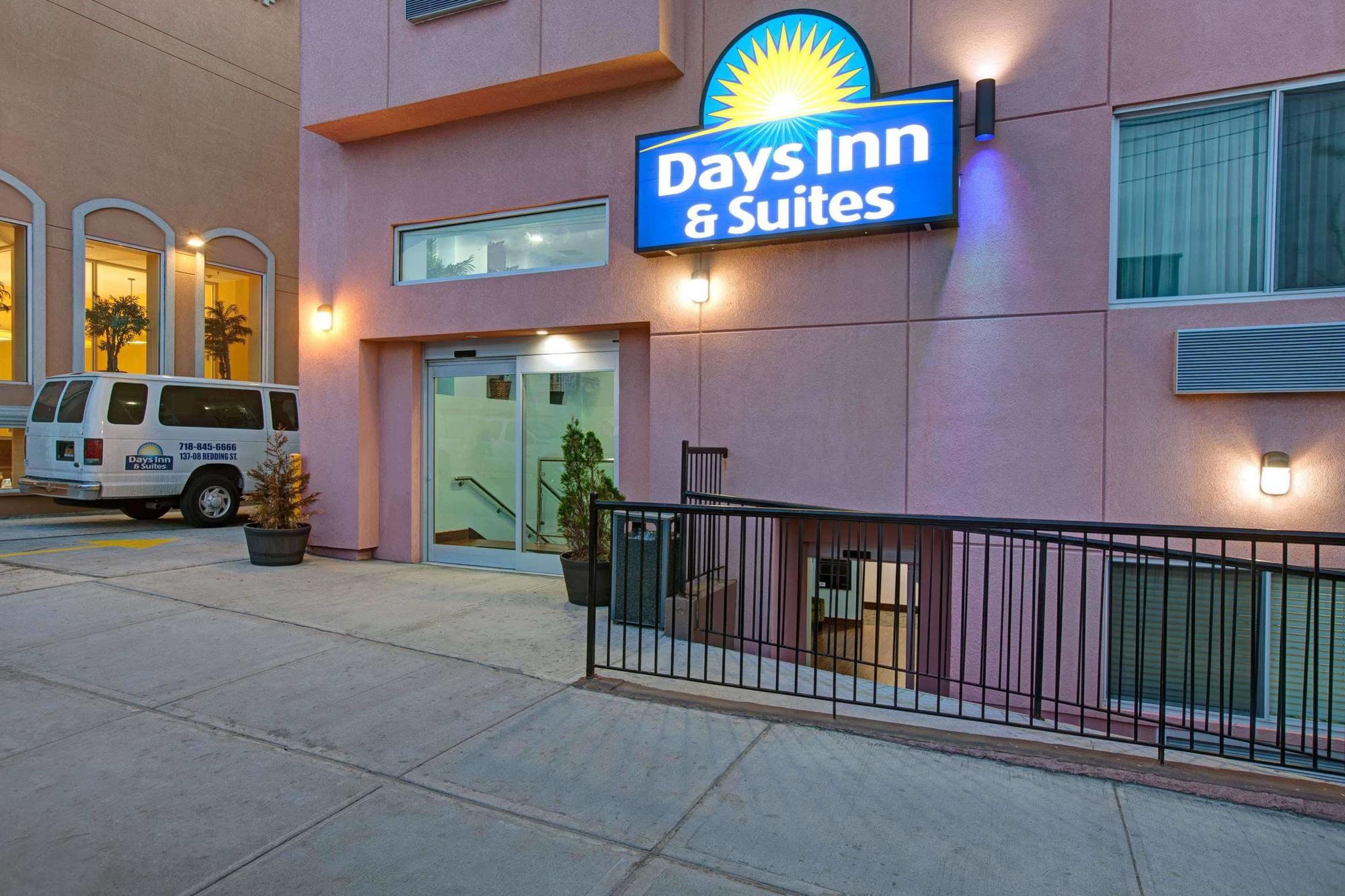 Days Inn & Suites By Wyndham Ozone Park/Jfk Airport New York Eksteriør billede